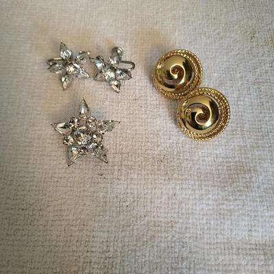 WEISS RHINESTONE CLIP ON EARRINGS, BROOCH AND TRIFARI EARRINGS