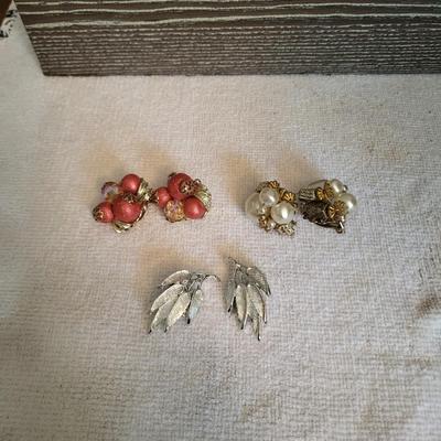 VINTAGE JUDY LEE CLIP ON EARRINGS