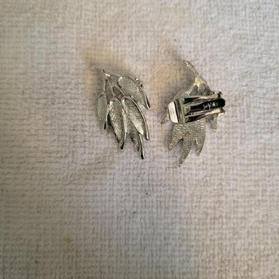 VINTAGE JUDY LEE CLIP ON EARRINGS