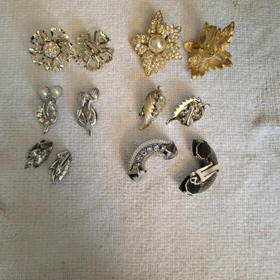 RHINESTONE EARRINGS