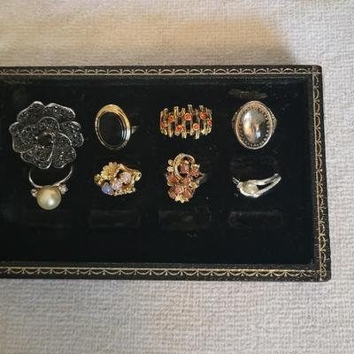 COSTUME RINGS