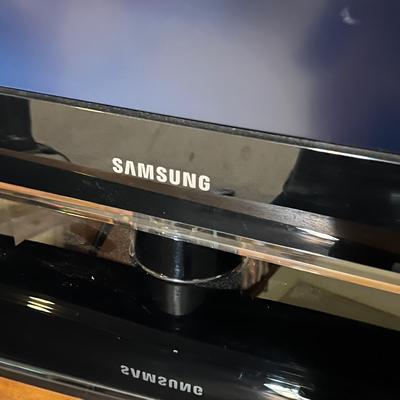 46" Samsung HDTV w Stand