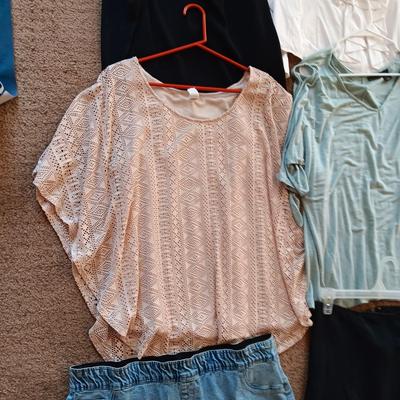 LADIES CLOTHES SIZE L - XL