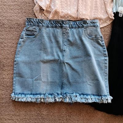 LADIES CLOTHES SIZE L - XL