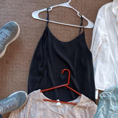 LADIES CLOTHES SIZE L - XL