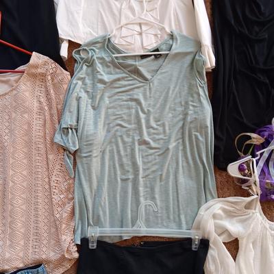 LADIES CLOTHES SIZE L - XL
