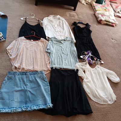 LADIES CLOTHES SIZE L - XL