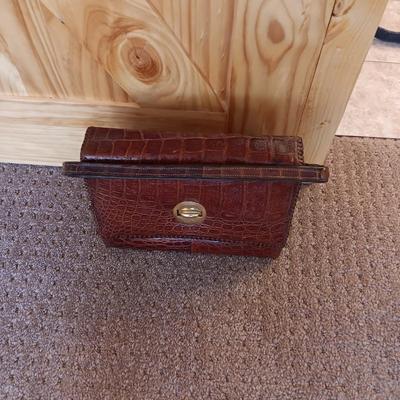 BROWN LEATHER PURSE