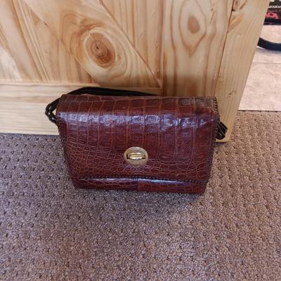 BROWN LEATHER PURSE