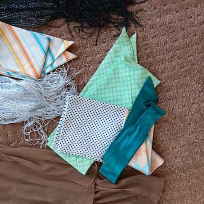 A COLLECTION OF SCARVES (1)
