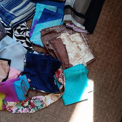 A COLLECTION OF SCARVES (4)