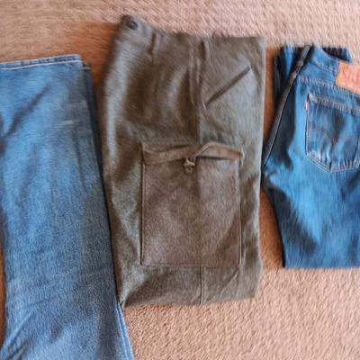 2 PAIRS OF BROKEN IN LEVI JEANS 505 AND A PAIR OF WOOL PANTS