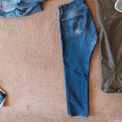 2 PAIRS OF BROKEN IN LEVI JEANS 505 AND A PAIR OF WOOL PANTS