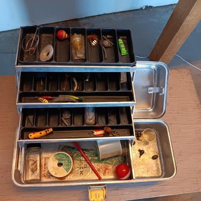 TACKLE BOX WITH SOME TACKLE