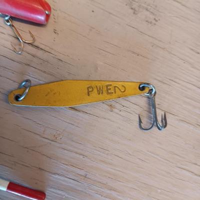VINTAGE FISHING LURES