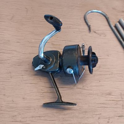 GARCIA KINGFISHER GK-10 & A 2ND REEL PLUS GAFFING HOOK