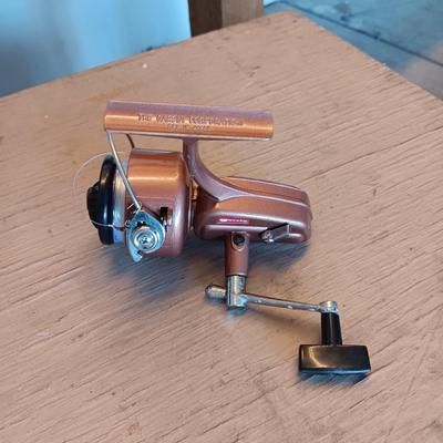 GARCIA KINGFISHER GK-10 & A 2ND REEL PLUS GAFFING HOOK