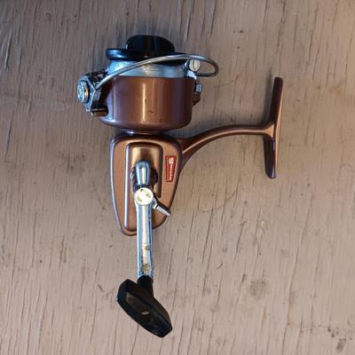 GARCIA KINGFISHER GK-10 & A 2ND REEL PLUS GAFFING HOOK