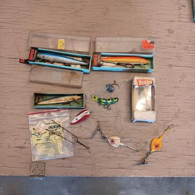 VARIETY OF FISHING LURES