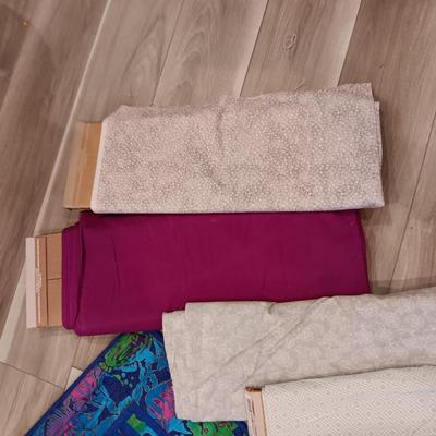 WALL QUILT AND LARGE AMOUNT OF SEWING MATERIAL
