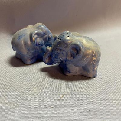 Vtg elephant salt & pepper