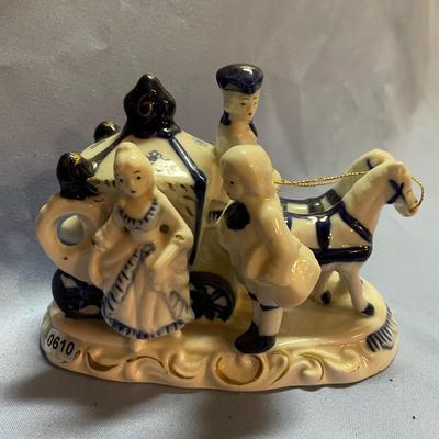 Vtg horse carriage Victorian couple-cobalt blue/white porcelain