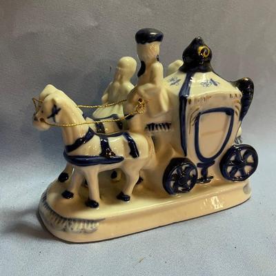 Vtg horse carriage Victorian couple-cobalt blue/white porcelain