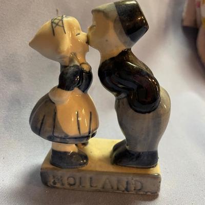 Delft kissing couple
