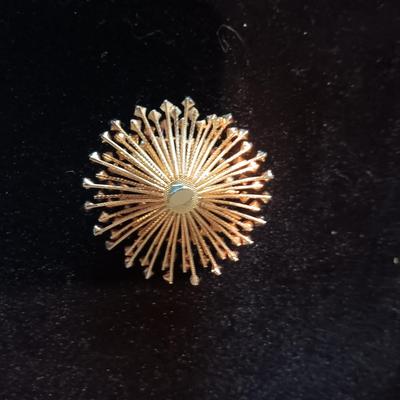 GOLD TONE BROOCHES
