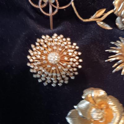 GOLD TONE BROOCHES