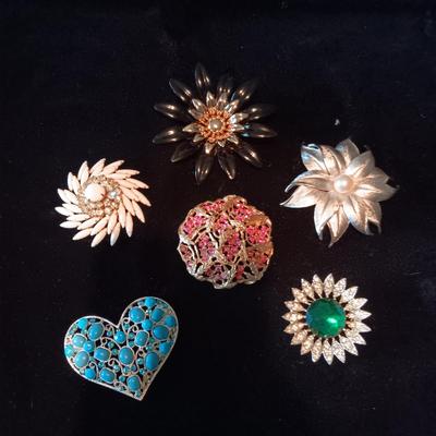 VINTAGE BROOCHES