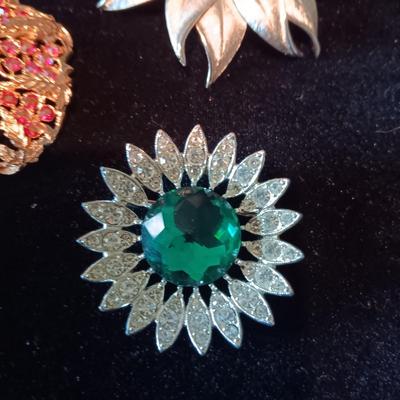 VINTAGE BROOCHES