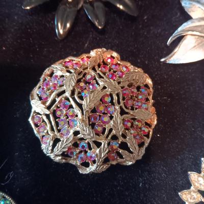 VINTAGE BROOCHES
