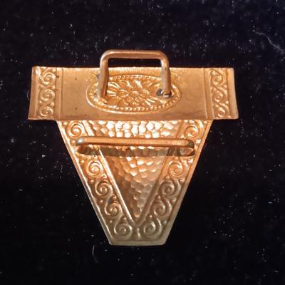 CAMEO COLLAR CLIP, 2 CLIPS FROM GERMANY AND BROOCHES