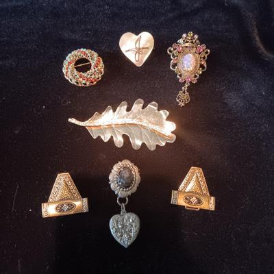CAMEO COLLAR CLIP, 2 CLIPS FROM GERMANY AND BROOCHES