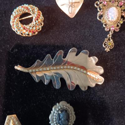 CAMEO COLLAR CLIP, 2 CLIPS FROM GERMANY AND BROOCHES