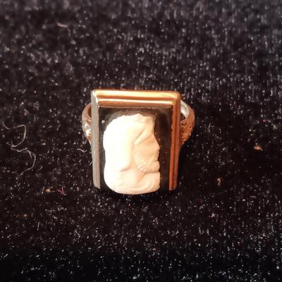 14K CAMEO RING