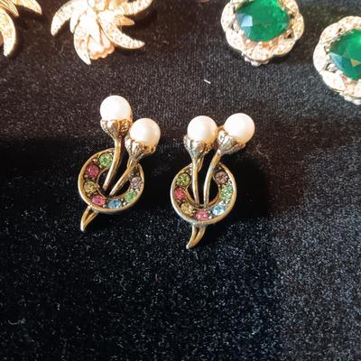VINTAGE CLIP AND SCREW BACK EARRINGS