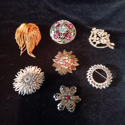 VINTAGE BROOCHES