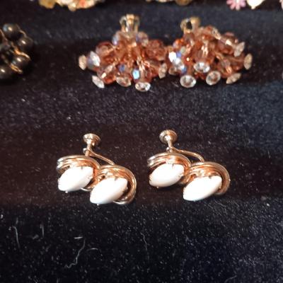 NICE VARIETY OF CLIP AND SCREW EARRINGS