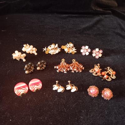 NICE VARIETY OF CLIP AND SCREW EARRINGS