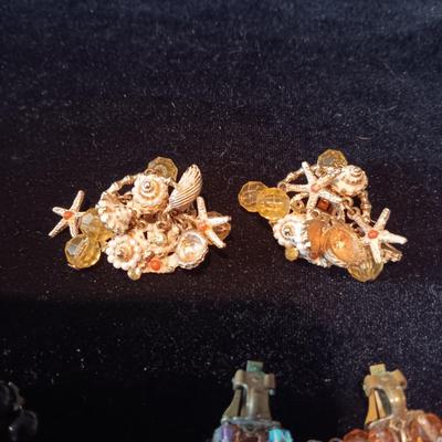 NICE VARIETY OF CLIP AND SCREW EARRINGS