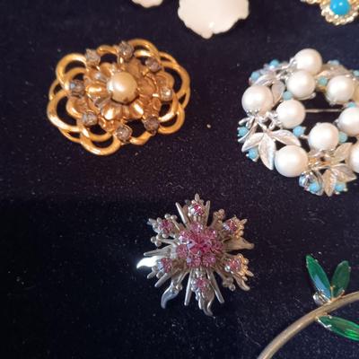 MORE VINTAGE BROOCHES