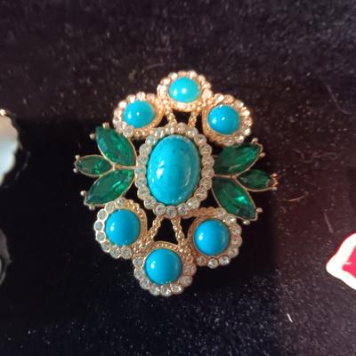 MORE VINTAGE BROOCHES