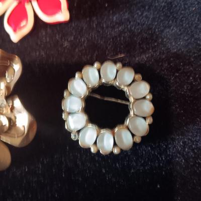 MORE VINTAGE BROOCHES