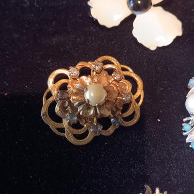 MORE VINTAGE BROOCHES