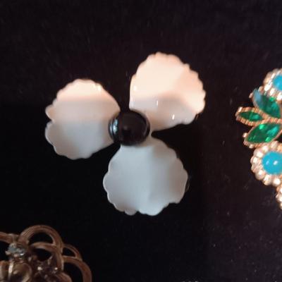 MORE VINTAGE BROOCHES