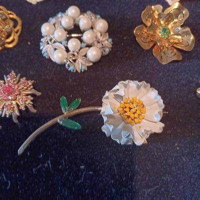 MORE VINTAGE BROOCHES