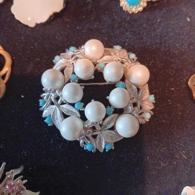 MORE VINTAGE BROOCHES
