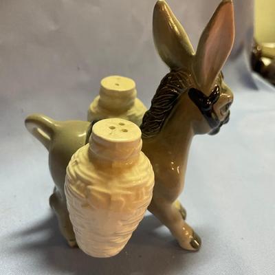 Vtg donkey salt & pepper shakers